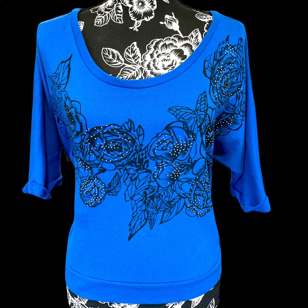 Blue sweatshirt Crop Top flower pattern and Rhyme stones.